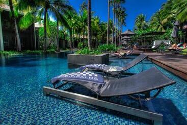 ホテル Twinpalms Surin Phuket Resort