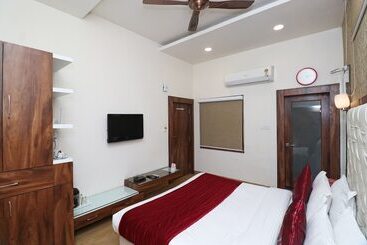 ホテル Pandav By Oyo Rooms