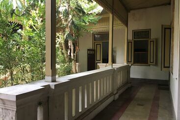 پانسیون Ndalem Natan Royal Heritage