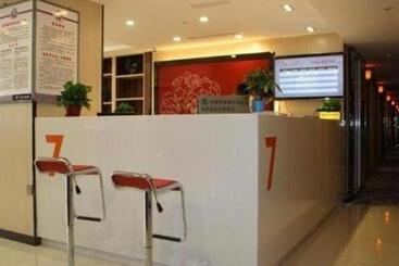 호텔 7 Days Premium Jingjiang Fuhai New World Automobile Terminal Branch