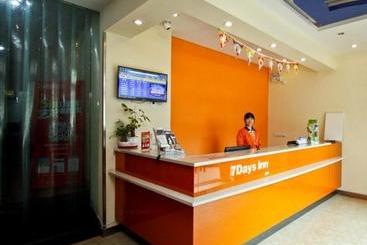 هتل 7 Days Inn Hefei Railway Station Square Branch