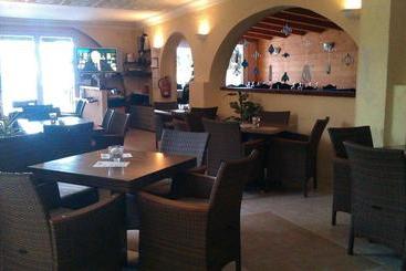 Hotel Oasis Beach