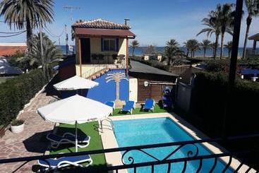 Hotel Oasis Beach