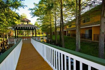 Saratoga Resort Villas