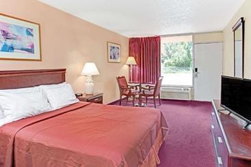 هتل Howard Johnson By Wyndham Tropical Palms Kissimmee