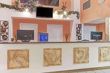 هتل Howard Johnson By Wyndham Tropical Palms Kissimmee