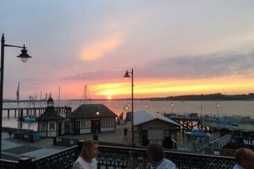 هتل The Pier