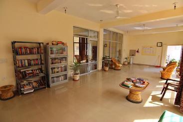 تختخواب و صبحانه Devi Music Ashram