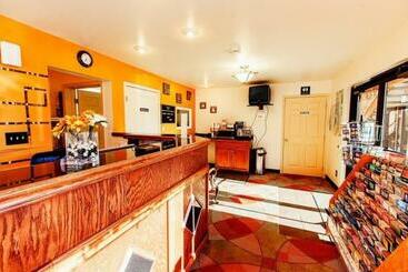 酒店 Americas Best Value Airport Inn
