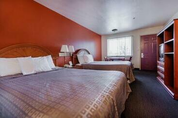 酒店 Americas Best Value Airport Inn