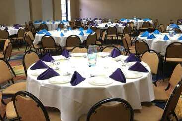 هتل Quality Inn & Suites Hanes Mall