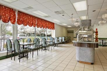 هتل Ramada By Wyndham Roanoke