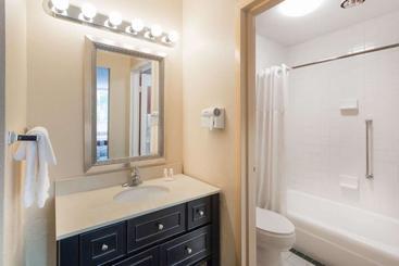 هتل Ramada By Wyndham Roanoke