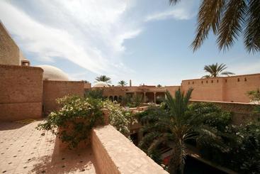 تختخواب و صبحانه Dar Nejma
