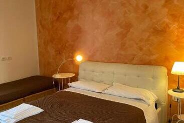 تختخواب و صبحانه Antichi Riverberi In Station