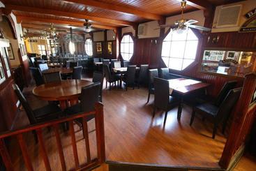 تختخواب و صبحانه Play Pub étterem és Panzió