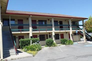 مُتل Coastal Valley Inn