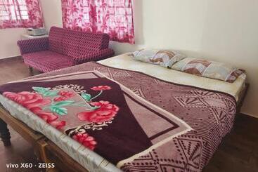 פנסיון His Grace Sea View Cottages   Private Beach At Malpe