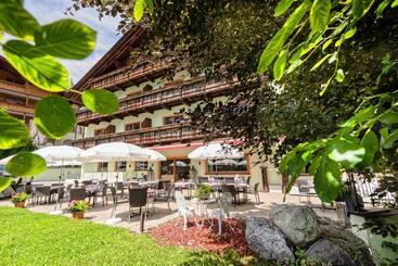 בית מלון כפרי Das Posthaus Stubai&smart