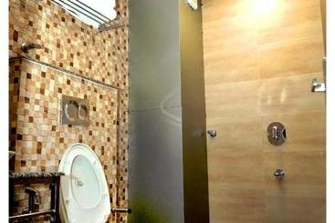 هتل Viraj Inn