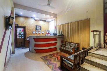 هتل Oyo 27059  Grand City