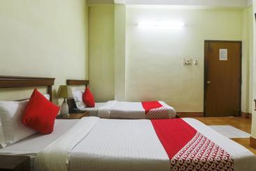 هتل Oyo 27059  Grand City