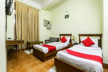 هتل Oyo 27059  Grand City