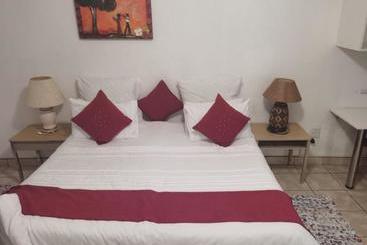 膳宿费 Mihandzu Guest House
