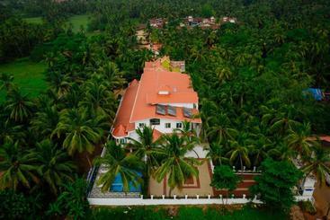 Hotelli Krishna Beach Resort