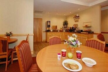 هتل Fairfield Inn & Suites White River Junction