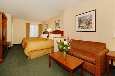 هتل Fairfield Inn & Suites White River Junction