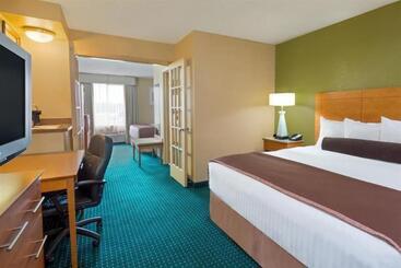 호텔 Quality Inn & Suites I 35 Near Frost Bank Center