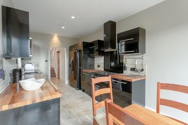 4 Bedroom Victorian House Near Notting Hill