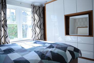 کلبه Beautiful Wimbledon 4 Bedroom Family Home