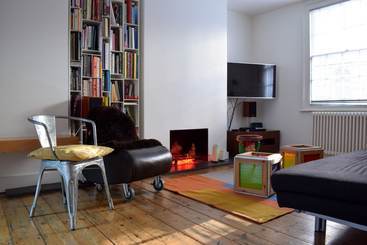 Central 2 Bedroom House In Waterloo