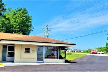 ホテル Williamston Inn