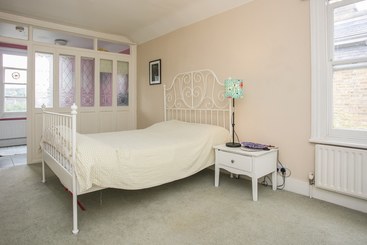Spacious 3 Bedroom House In Dulwich
