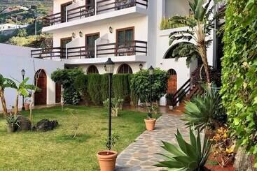 Apartamentos Frontera