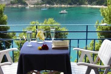 هتل Kavos