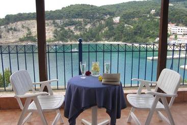 هتل Kavos