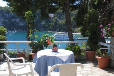 هتل Kavos
