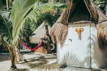 هتل Shambala Petit  Tulum