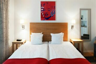 هتل StayAt Stockholm Kista