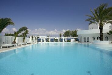هتل Thalassa Seaside Resort & Suites