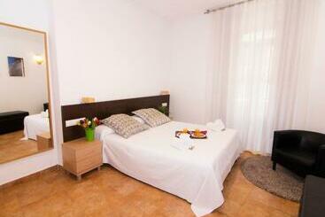 Living Valencia Apartments   Merced
