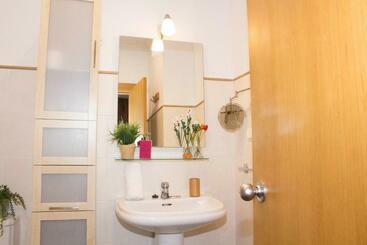 Living Valencia Apartments   Merced