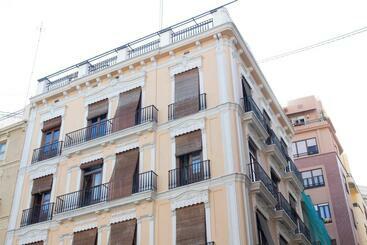 Living Valencia Apartments   Merced