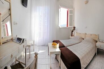 Loukas Pension