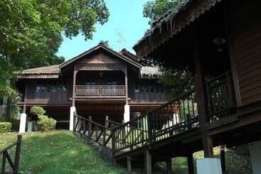 هتل Kampung Tok Senik Resort