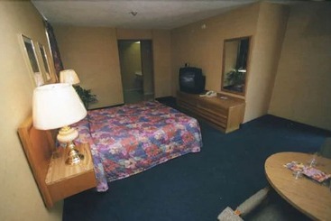 هتل Kings Inn Near The Falls